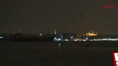 İstanbul'u şimşekler aydınlattı