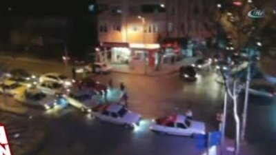 Yolu trafiğe kapatıp ’drift’ yaptılar