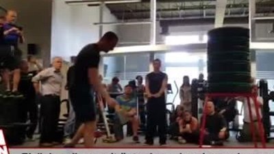 Fizik kurallarını alt üst eden adamdan zıplama rekoru