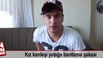 Kız kardeşi yatağa bantlama şakası