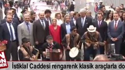 İstiklal Caddesi rengarenk klasik araçlarla doldu