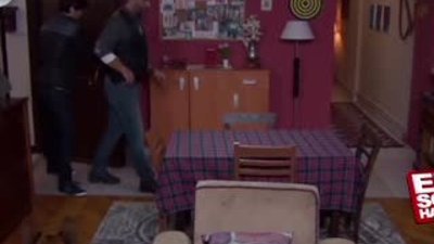 Arka Sokaklar Mesut Tunç'u dövüyor