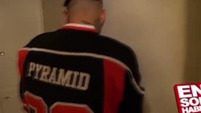 Kız arkadaşa yılanlı şaka