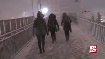 İstanbul'da kar yağışı etkili oluyor