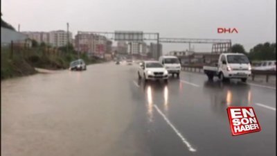 Sağanak yağmur Çerkezköy'ü felç etti