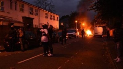 Londra'da Da Costa protestosunda karakolu bastılar