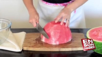 Karpuz kesmenin en hızlı ve pratik yolu