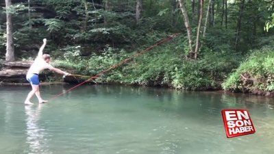 İp üstünde balık tutan adam 