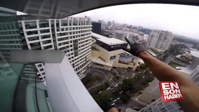 Mexico City'de Örümcek Adam binaya tırmandı