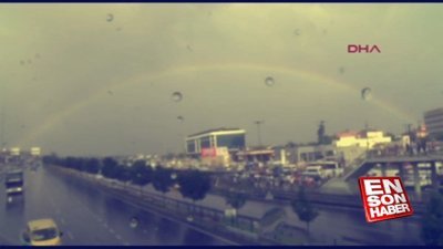 İstanbul'da sağanak yağmur ve gökkuşağı