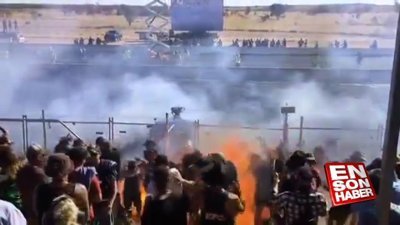 İzleyicilere ateş püsküren araba