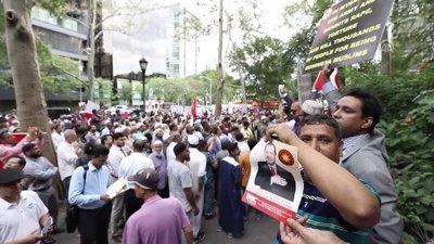 Amerika'da Arakan için Erdoğan afişleriyle protesto