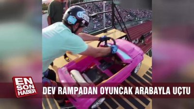Dev rampadan oyuncak arabayla uçan adam