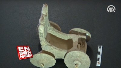 Beş bin yıllık oyuncak at arabası bulundu
