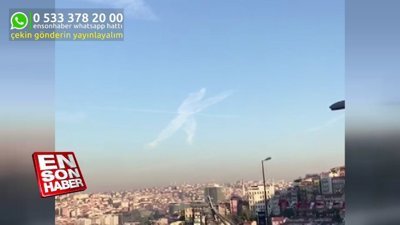 İstanbul'da silahlı asker şeklindeki bulut