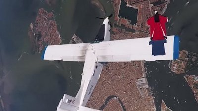 Venedik semalarında wingsuit yaptılar