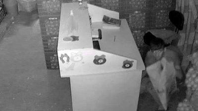 Güvenlik kamerasını gören hırsızın komik hali