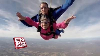 94. yaşını paraşütle kutladı