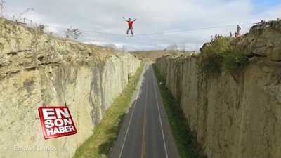 Kara yolu üzerinde Slackline