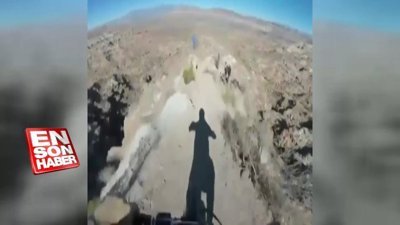 Bisiklet sürücüsünden adrenalin dolu gösteri