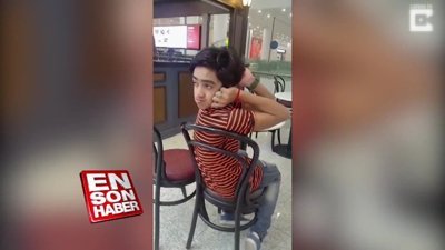 Kafasını 180 derece döndürebilen Pakistanlı genç