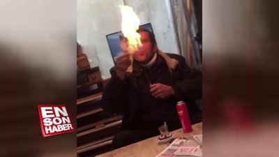 Ağzından çıkardığı alev ile pet şişe eriten adam