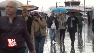 İstanbul Eminönü'nde sağanak yağmur