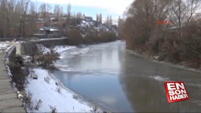 Kars Çayı buz tutmaya başladı