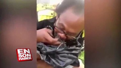 Kraker yer gibi çivi yiyen adam 