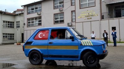Hurda araçtan elektrikli otomobil ürettiler
