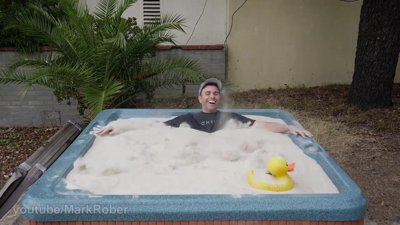 Eski NASA mühendisi Rober kumda yüzdü