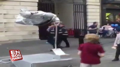 Sokak sanatçısının etkileyici gösterisi