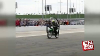Akrobattan ilginç motosiklet şovu