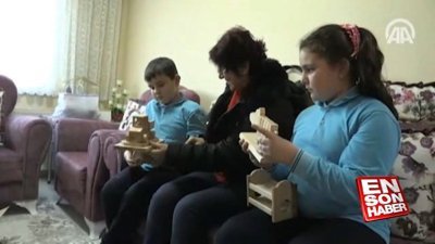 Ev hanımları ahşaba şekil, şehit çocuklarına mutluluk veriyor
