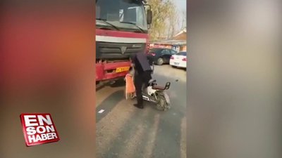 Kamyona kafa atan Çinli