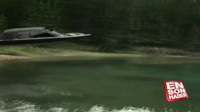 Ormandan çıkan hız teknesi kamerada