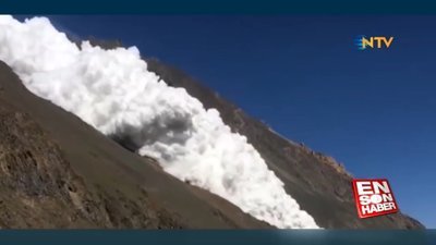 Pakistan'da çığ düşme anı kamerada