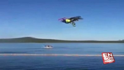 Jet ski ile şov yapan adam