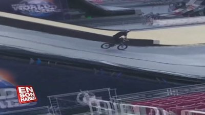 Bisikletli akrobattan takla şov