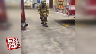 Kaykayla şov  yapan itfaiyeci