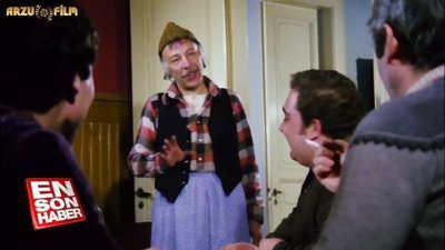 Münir Özkul'un yer aldığı film sahneleri