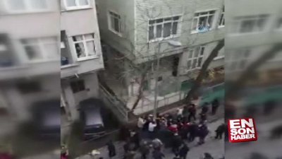 Mahalleli sopalarla cani babayı etkisiz hale getirdi