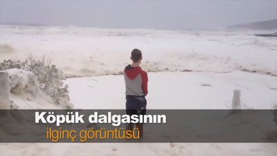 Köpük dalgasının ilginç görüntüsü