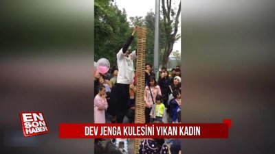 Yardım etmek isterken dev jenga kulesini yıkan kadın