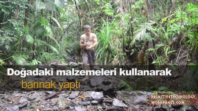 Doğadaki malzemeleri kullanarak barınak yaptı