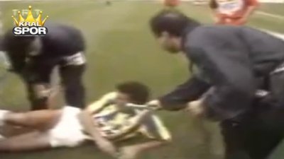 G.Saray-F.Bahçe derbisinde sahaya giren spiker