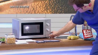 Mikrodalga bir ampüle elektrik verir mi?