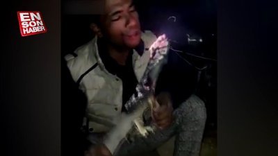 Közlediği dal parçasını afiyetle yedi