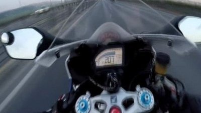 200 kilometre hızla tek tekerde yolculuk