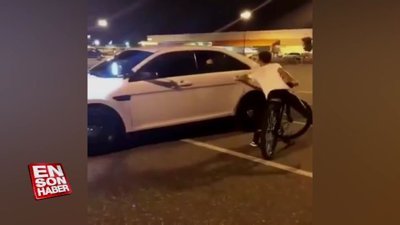 Arkadaşını polislerin elinden kurtaran genç